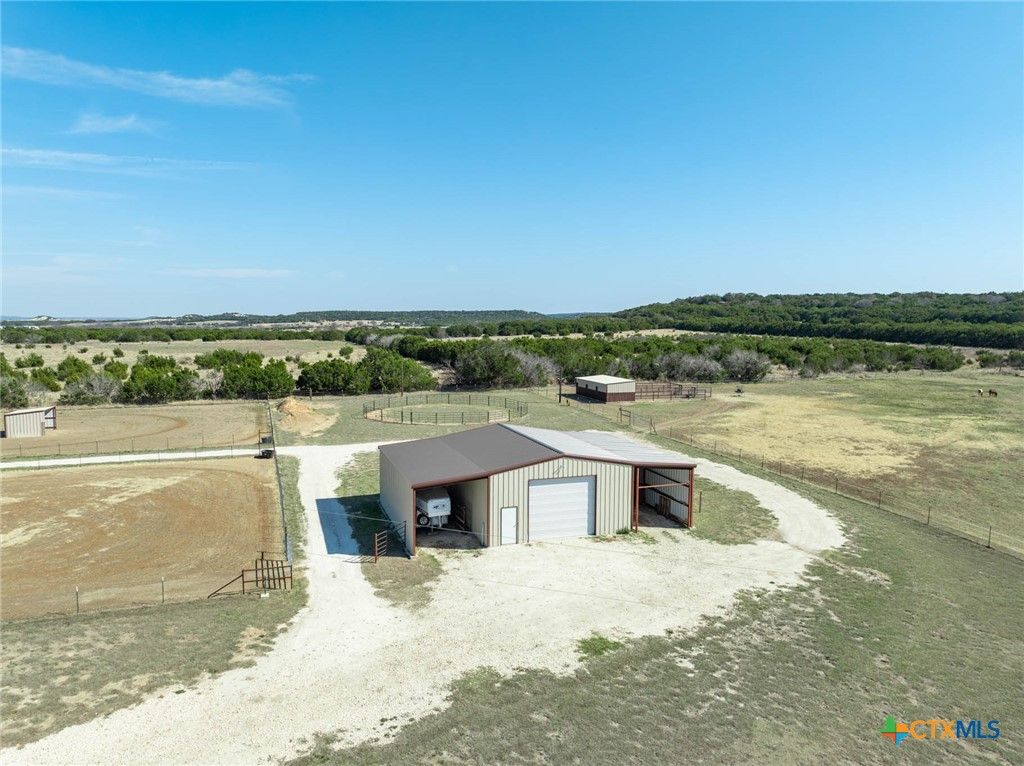 Image 17 of property listing at 417 County Road 60, Gatesville, TX 76528