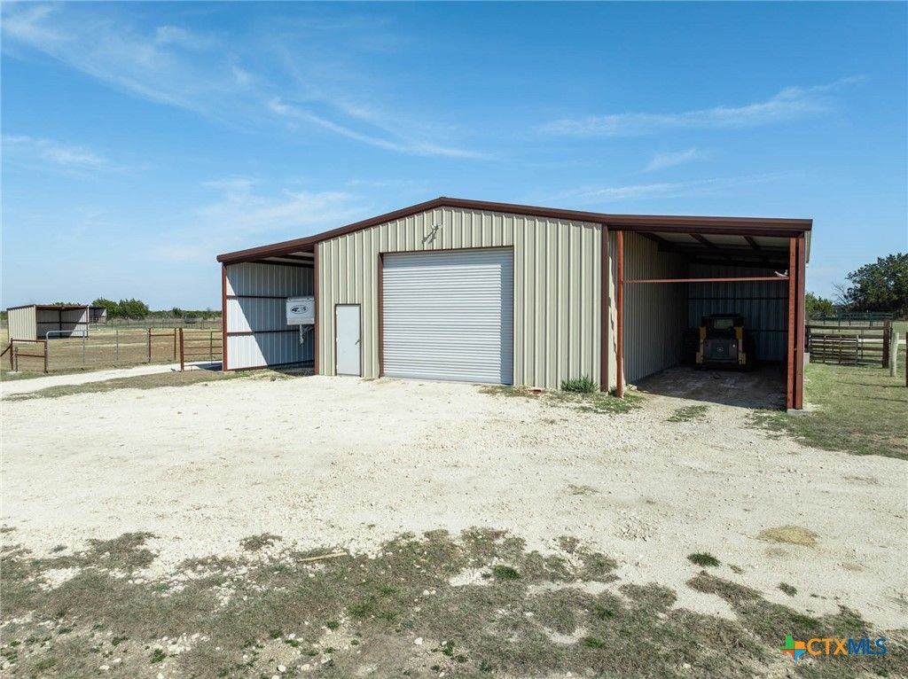 Image 19 of property listing at 417 County Road 60, Gatesville, TX 76528