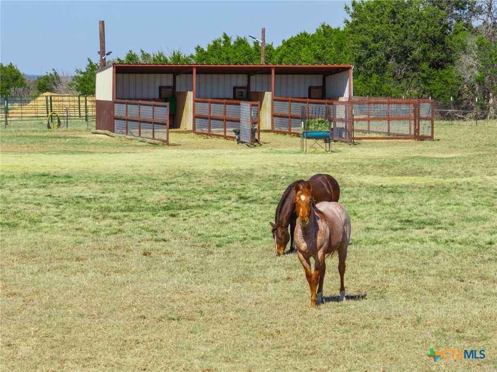 Image 20 of property listing at 417 County Road 60, Gatesville, TX 76528