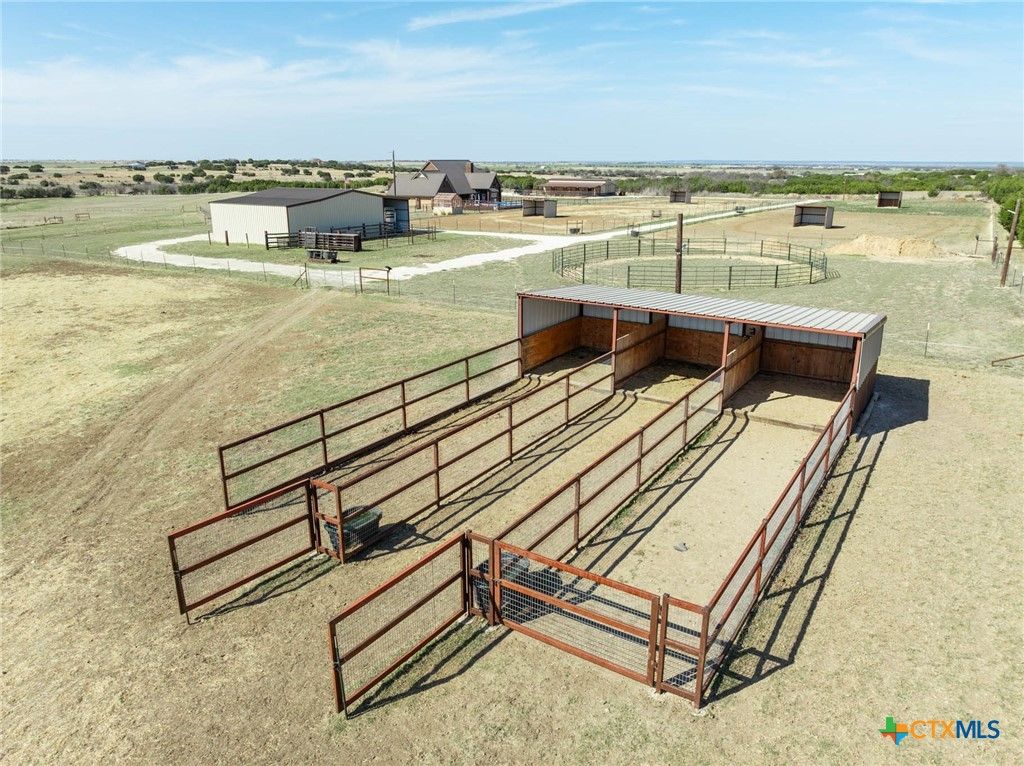 Image 21 of property listing at 417 County Road 60, Gatesville, TX 76528