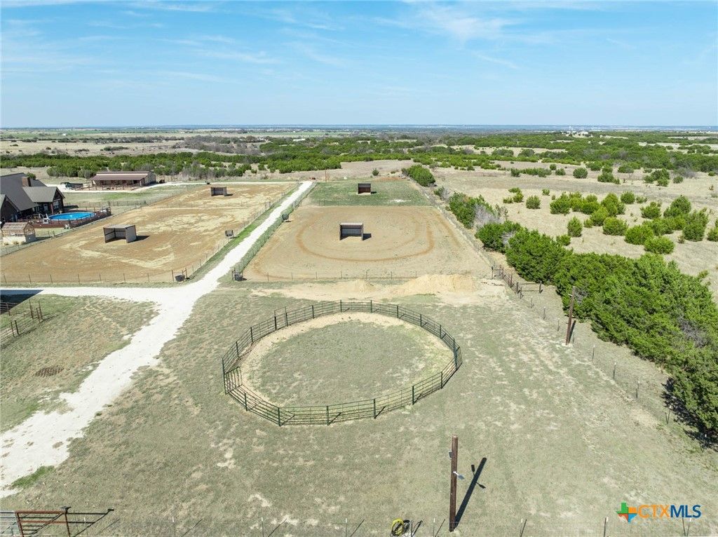 Image 22 of property listing at 417 County Road 60, Gatesville, TX 76528