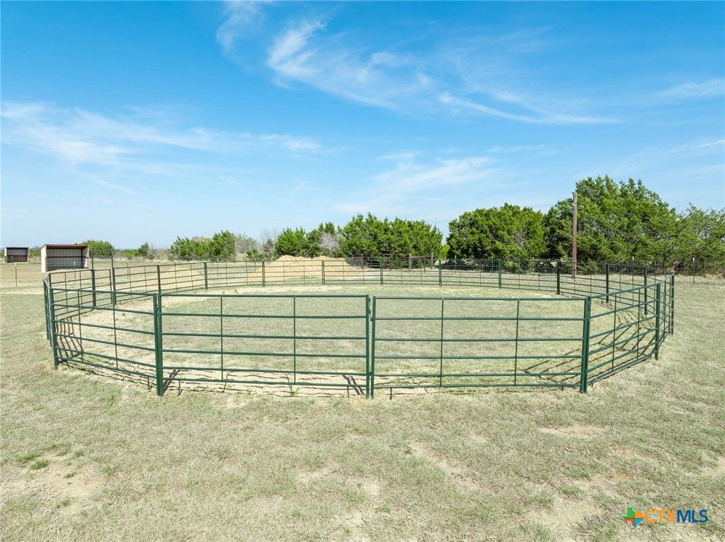 Image 23 of property listing at 417 County Road 60, Gatesville, TX 76528