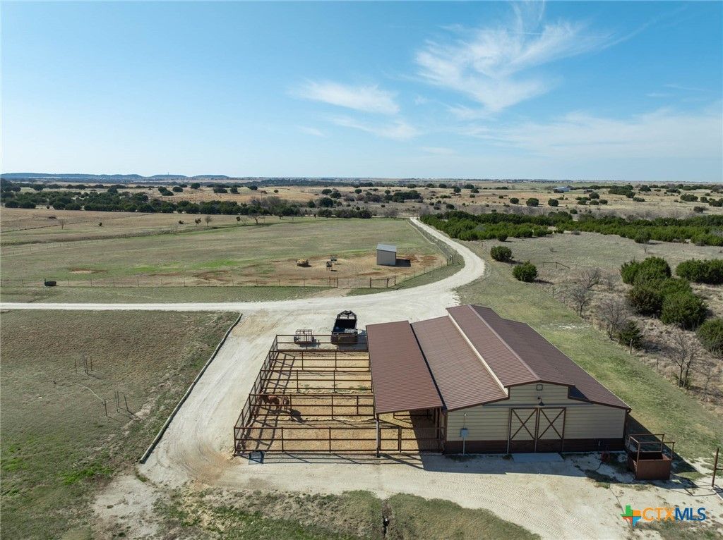Image 27 of property listing at 417 County Road 60, Gatesville, TX 76528