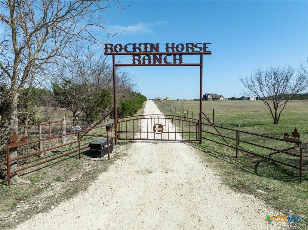 Image 4 of property listing at 417 County Road 60, Gatesville, TX 76528
