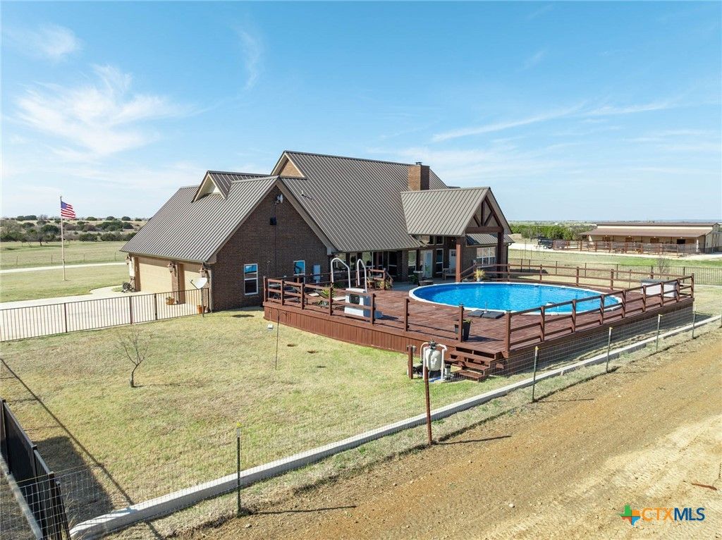 Image 8 of property listing at 417 County Road 60, Gatesville, TX 76528