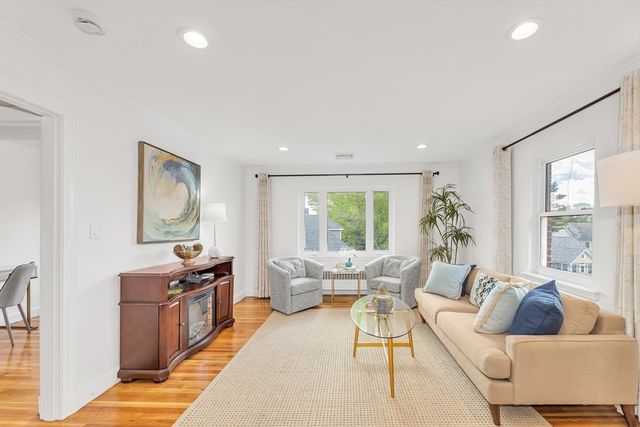 5 Spinney St, Unit 2 2, Boston, MA 02132