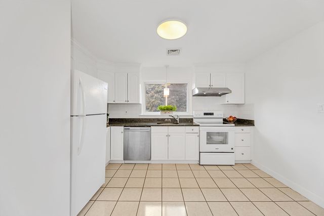 5 Spinney St, Unit 2 2, Boston, MA 02132