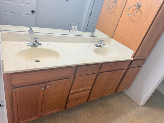 6289 Grosbeak Court, Hobart, IN 46342