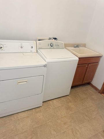 6289 Grosbeak Court, Hobart, IN 46342