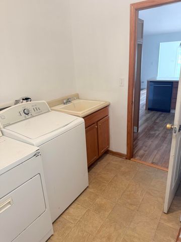 6289 Grosbeak Court, Hobart, IN 46342