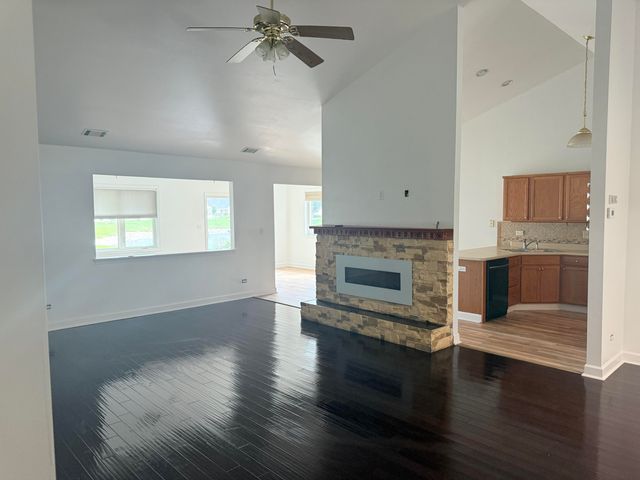 6289 Grosbeak Court, Hobart, IN 46342