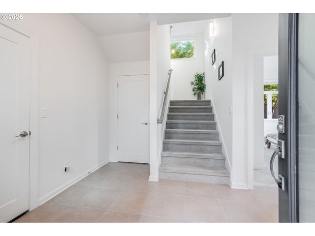 77 Ne 58TH Ave, Portland, OR 97213