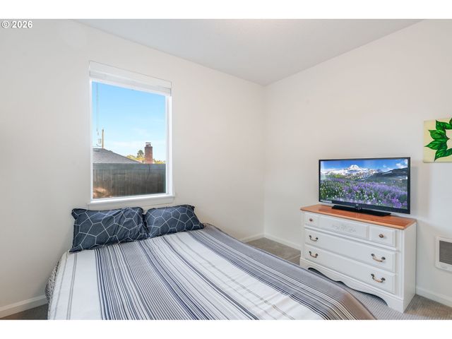 77 Ne 58TH Ave, Portland, OR 97213