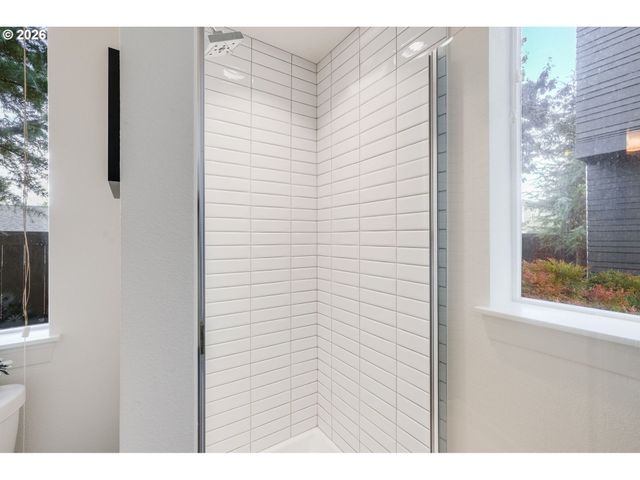 77 Ne 58TH Ave, Portland, OR 97213