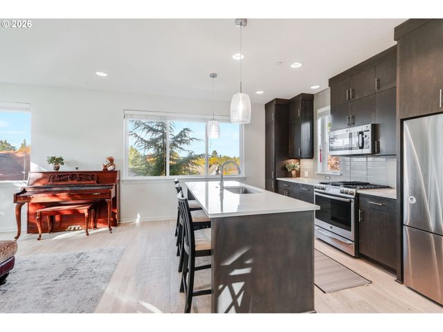 77 Ne 58TH Ave, Portland, OR 97213