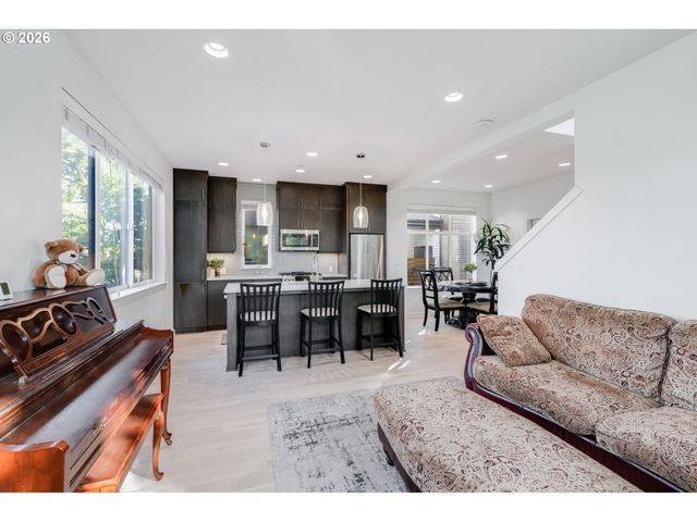 77 Ne 58TH Ave, Portland, OR 97213