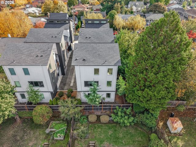 77 Ne 58TH Ave, Portland, OR 97213