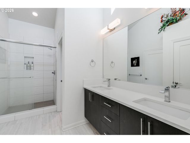 77 Ne 58TH Ave, Portland, OR 97213