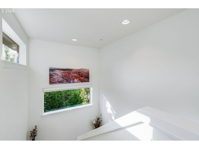 77 Ne 58TH Ave, Portland, OR 97213