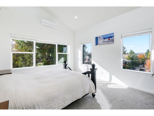 77 Ne 58TH Ave, Portland, OR 97213