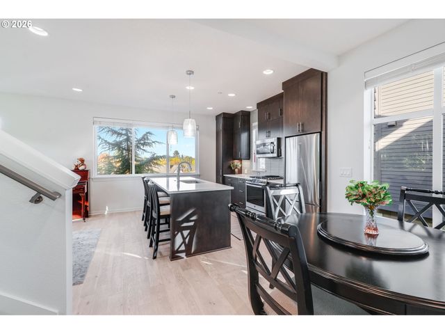 77 Ne 58TH Ave, Portland, OR 97213