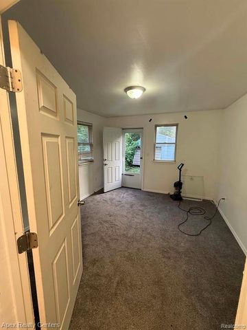 6063 Auburn Street, Detroit, MI 48228