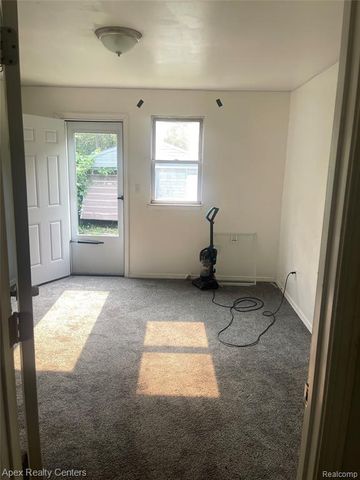 6063 Auburn Street, Detroit, MI 48228