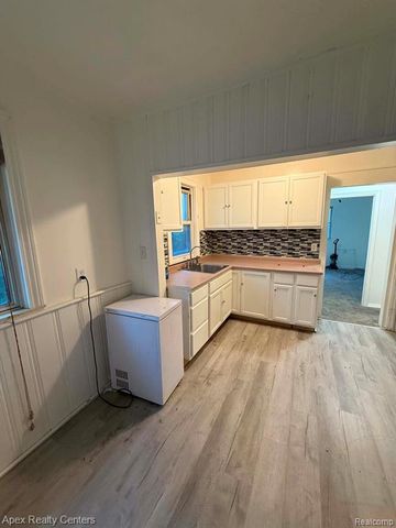 6063 Auburn Street, Detroit, MI 48228