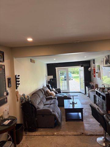 1 Richmond Ave, Milford, MA 01757