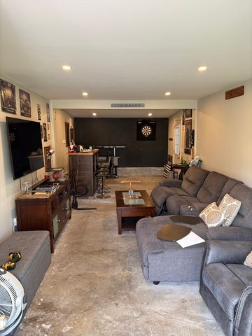 1 Richmond Ave, Milford, MA 01757