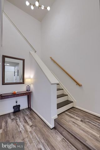2389 SLATER HILL LN E, York, PA 17406