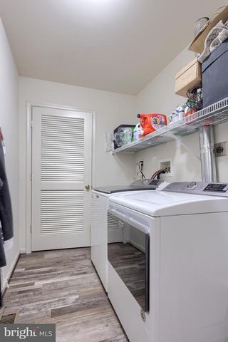 2389 SLATER HILL LN E, York, PA 17406