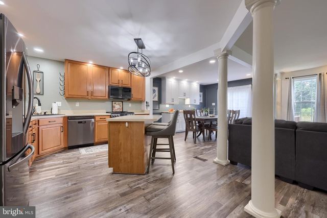 2389 SLATER HILL LN E, York, PA 17406