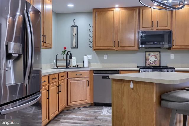 2389 SLATER HILL LN E, York, PA 17406