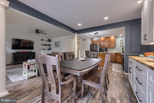 2389 SLATER HILL LN E, York, PA 17406