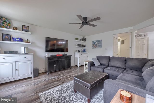 2389 SLATER HILL LN E, York, PA 17406