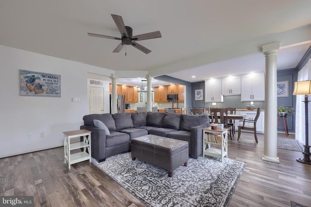 2389 SLATER HILL LN E, York, PA 17406