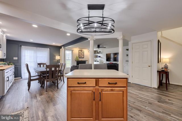 2389 SLATER HILL LN E, York, PA 17406