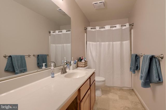 2389 SLATER HILL LN E, York, PA 17406