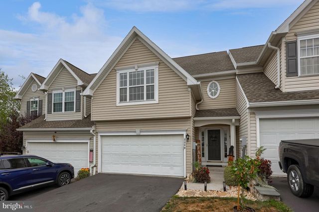 2389 SLATER HILL LN E, York, PA 17406
