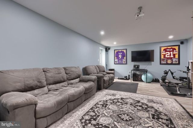 2389 SLATER HILL LN E, York, PA 17406