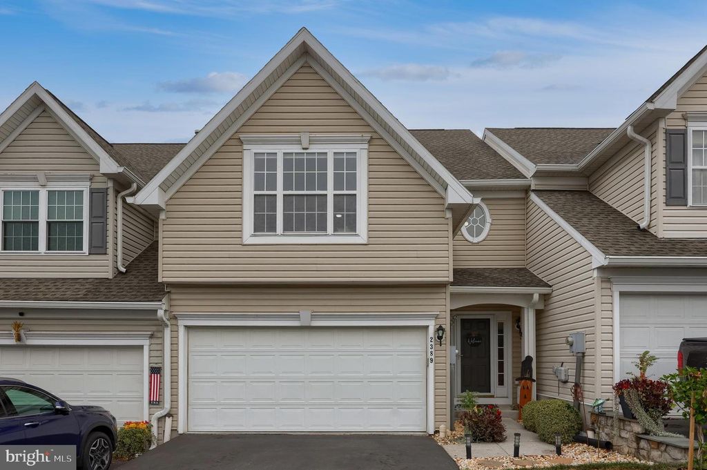 2389 SLATER HILL LN E, York, PA 17406