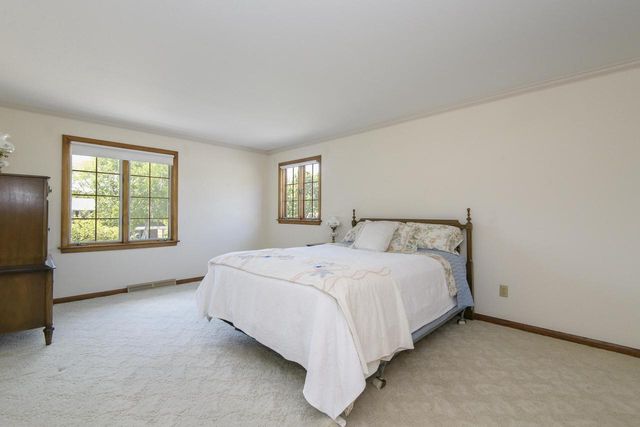 524 Park Crest DRIVE, Thiensville, WI 53092