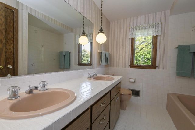 524 Park Crest DRIVE, Thiensville, WI 53092