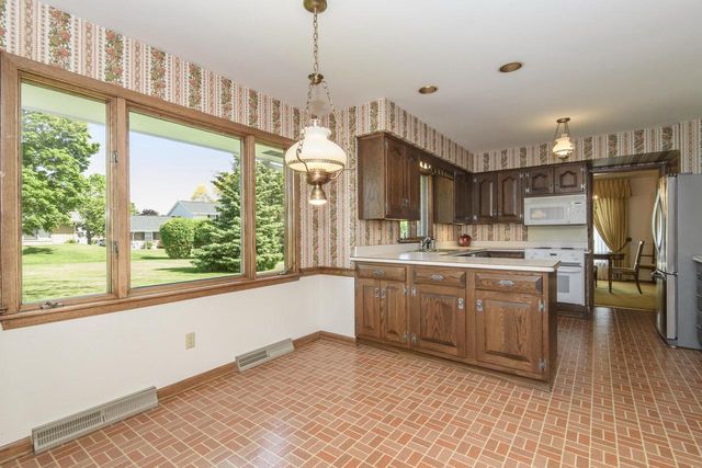 524 Park Crest DRIVE, Thiensville, WI 53092