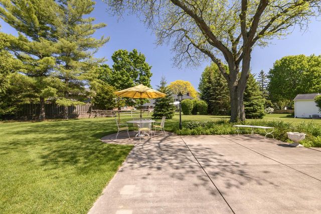 524 Park Crest DRIVE, Thiensville, WI 53092