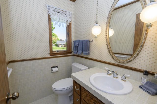 524 Park Crest DRIVE, Thiensville, WI 53092