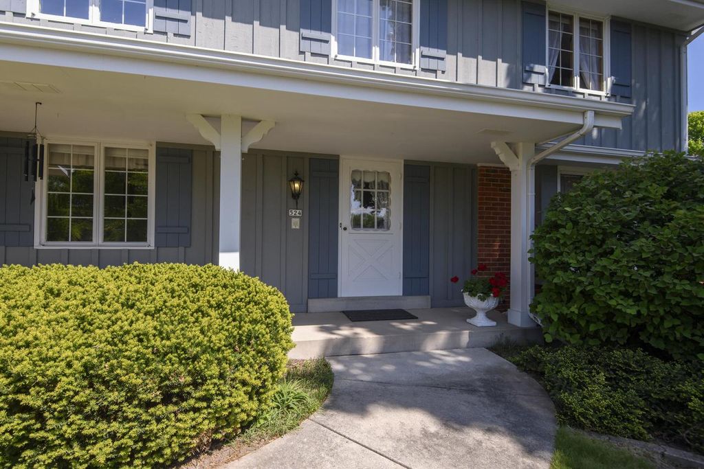 524 Park Crest DRIVE, Thiensville, WI 53092
