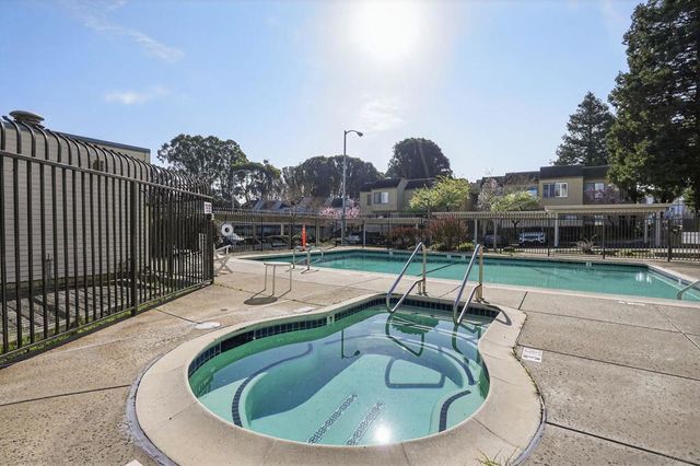 3784 Stoneglen N, Richmond, CA 94806