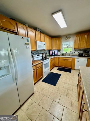 348 S Victory Drive, Lyons, GA 30436